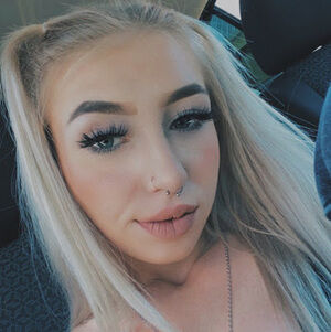 Meet your Posher, Chloe